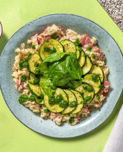 Groene risotto met ham en spinaziepesto