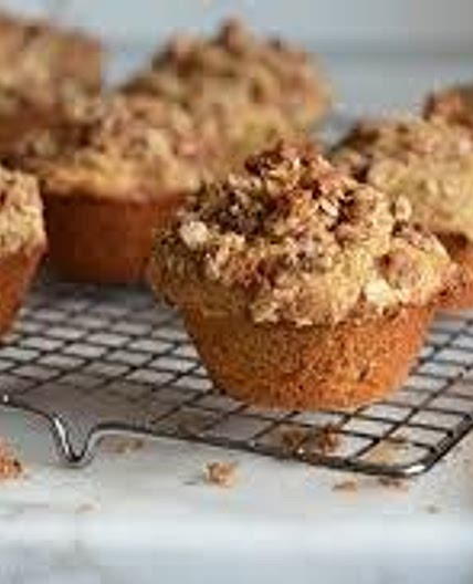 Oatmeal muffin with yogurt and peanuts