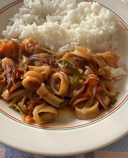 Calamares encebollados