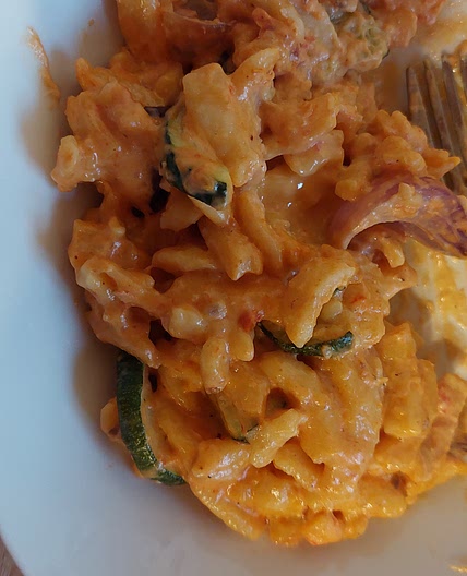 Spätzle mit selbst gemachtem roten Pesto