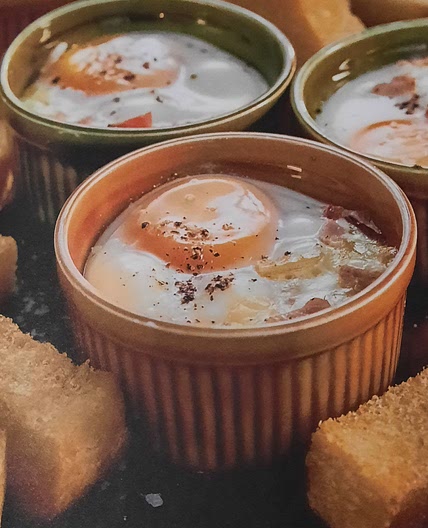 Baked eggs with ham and cheese