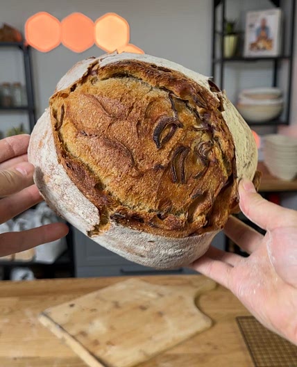 Zwiebelbrot auf dem Topf