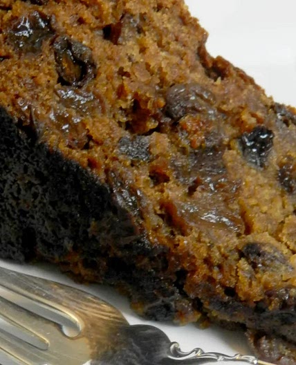Applesauce Raisin Cake