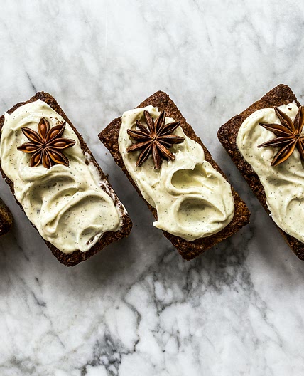 Gooey Gingerbread Bars