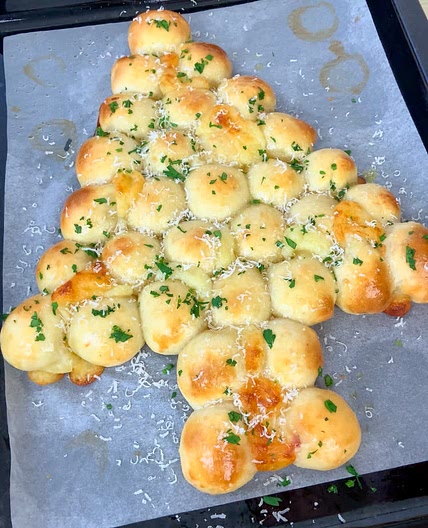CHEESE CHRISTMAS TREE