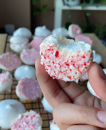 Peppermint Meringue Cookies