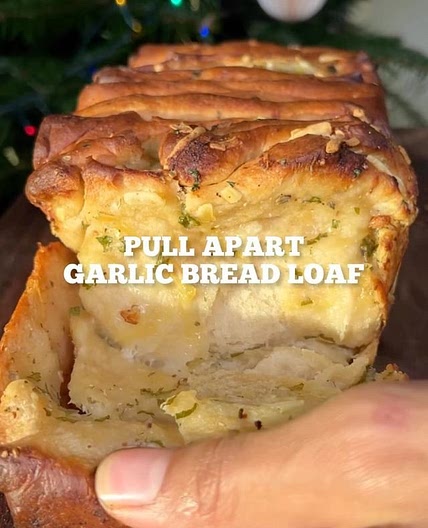 PULL APART GARLIC BREAD 🧄 written recipe below 👇🏾 I adapted a rec