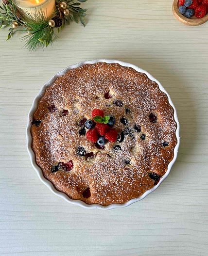 Mascarpone and red berries cake