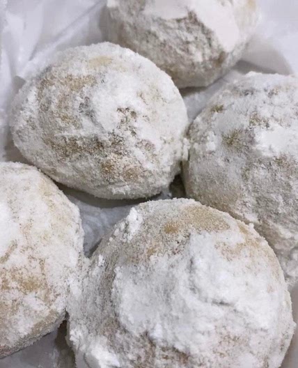 Swedish Tea Cakes (Snowballs) - Dirty keto /low carb