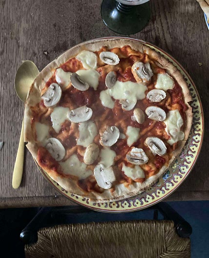 Flatbread mushroom pizza