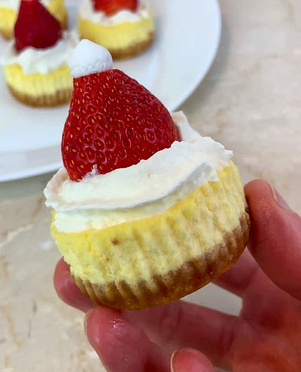 MINI SANTA CHEESCAKES