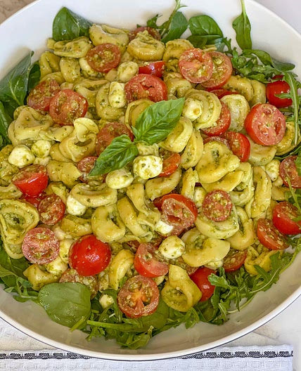 Pesto tortellini salad