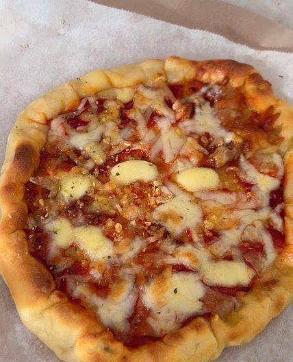 Cheesey stuffed crust pizza