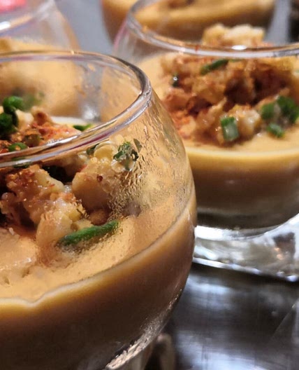 Panna cotta à la bisque de Homard crevettes au Cognac et piment d’Espelette