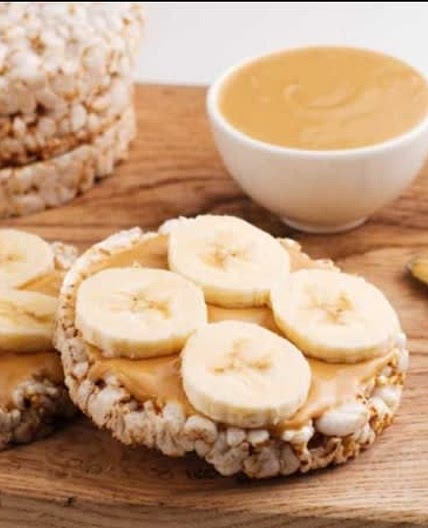 Simple breakfast rice crackers with peanut butter and banana