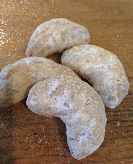 Mom’s Crescent Cookies