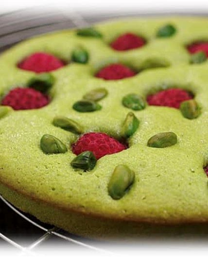 Financier pistache framboises