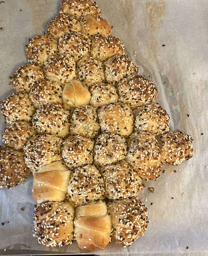 CHRISTMAS BFAST: everything bagel bacon cheese tree