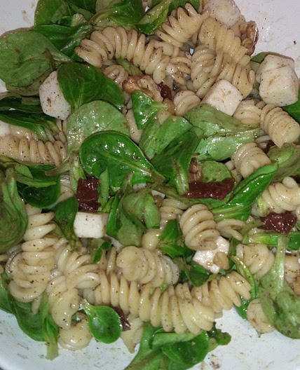 Pasta salad with goat cheese