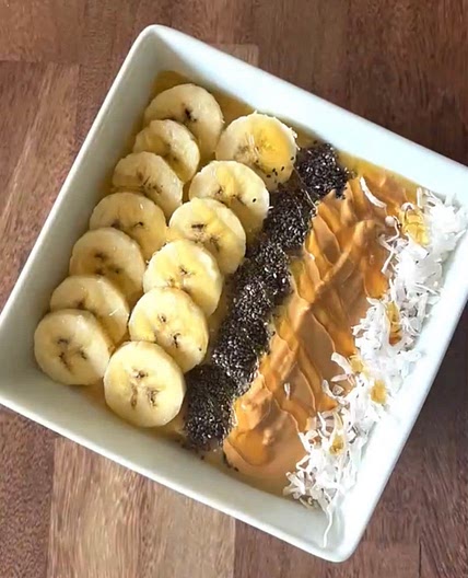 MANGO BANANA SMOOTHIE BOWL