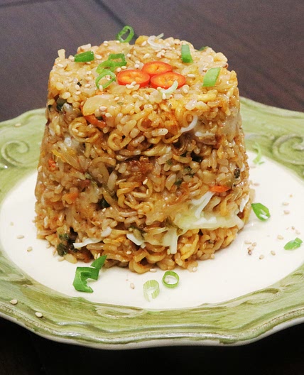 Korean Cup RaMyeon Stir-fried Rice (컵라면 볶음밥) | Aeri's Kitchen