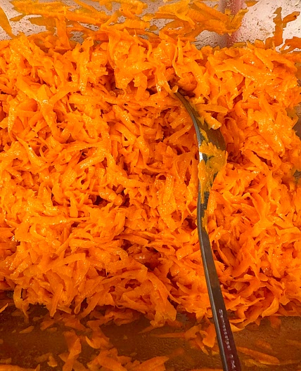 Grated carrot salad 