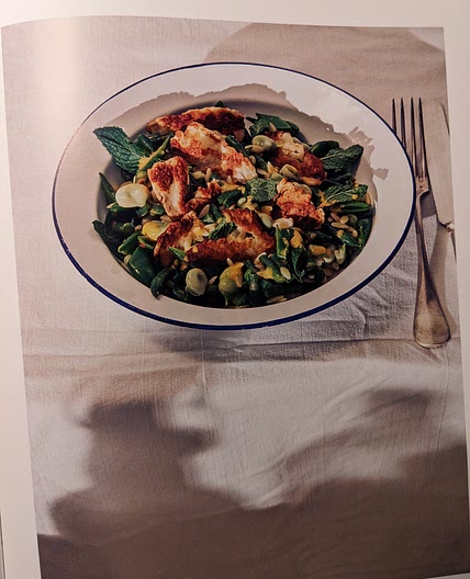 Bonensalade met krokante halloumichips & rode Jalapenodressing