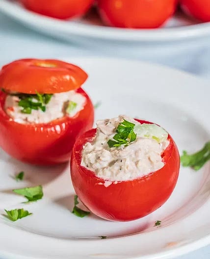 Jitomates con atún
