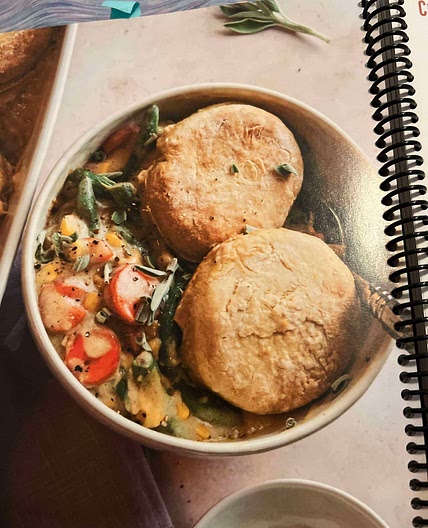 Cheesy biscuit vegetable pot pie