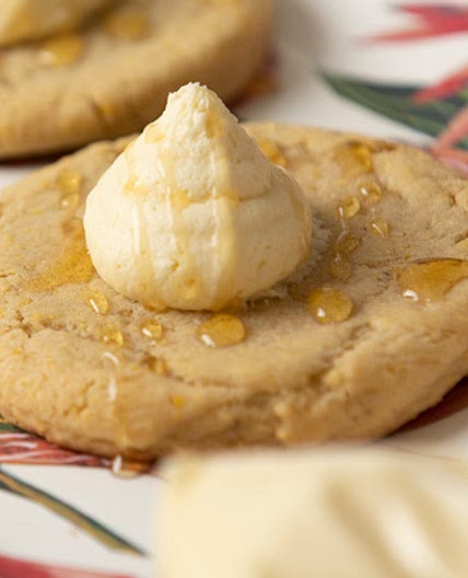 Crumbl 🙀 Cornbread Cookies
