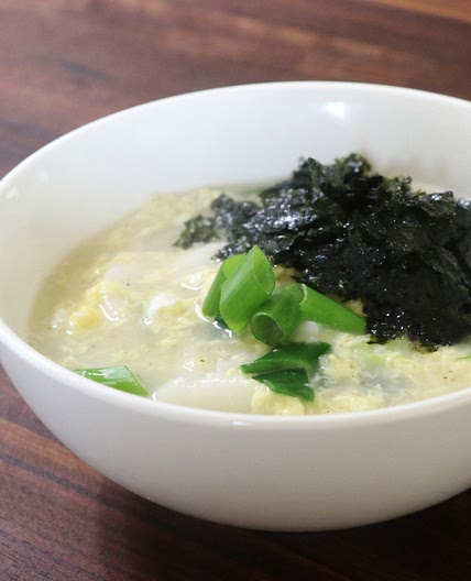 Korean Egg Rice Cake Soup (달걀 떡국, DalGyal TteokGuk) | Aeri's Kitchen