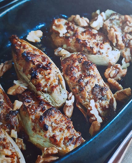 Witlof opgevuld met geitenkaas en dadels