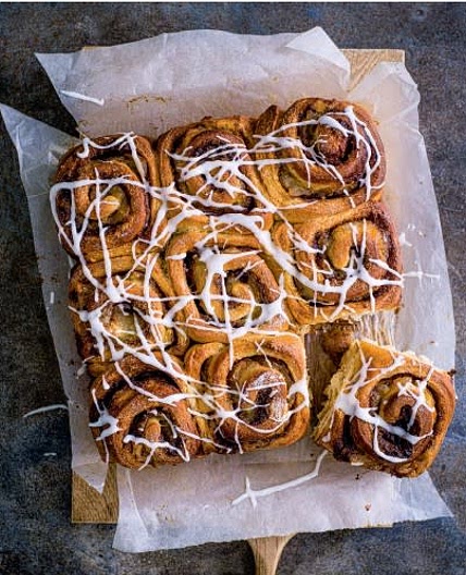 Chai-Spiced Apple Chelsea Buns
