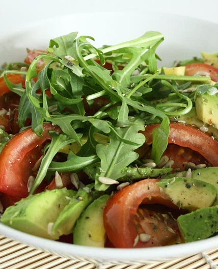 Ensalada de pepino, jitomate y aguacate