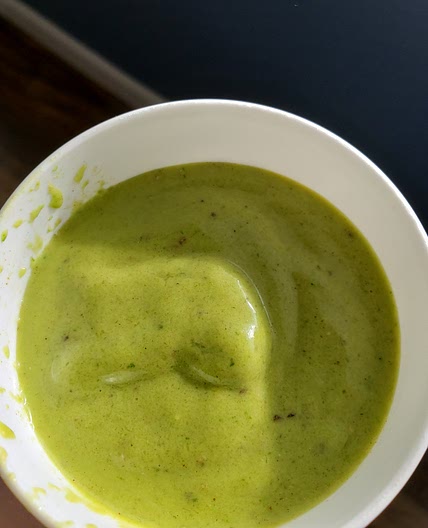 Green Peanut Butter Mango Smoothie