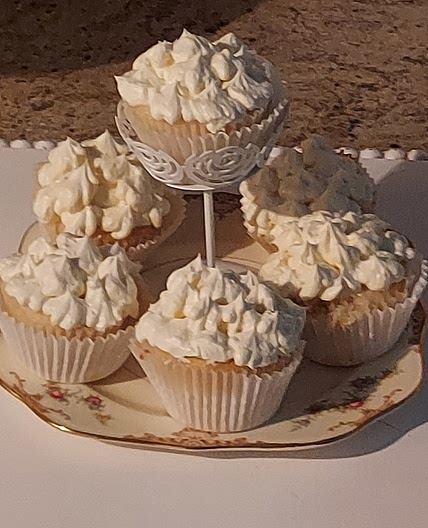 Vanilla cupcakes with white chocolate buttercream