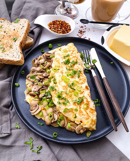 MUSHROOM CHEESE OMELETTE