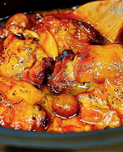 Slow cooker honung- och vitlökskyckling med småpotatis