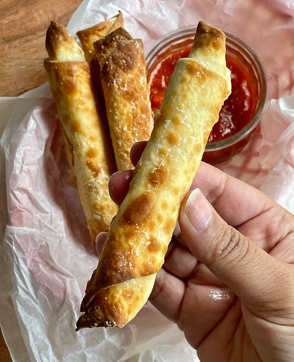 Wonton mozzarella sticks 