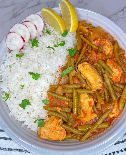 Matfenya lobeeka kesk Green bean stew with chicken