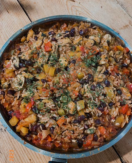 👩🏻‍🍳One Pot Rice: Peppers, Beans & Mussels