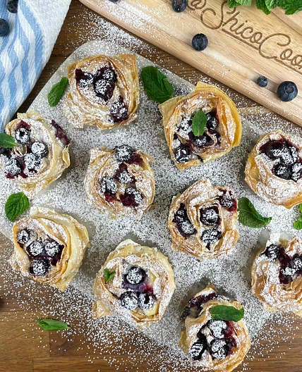 Ruffled Mini Milk Pie with Blueberries 