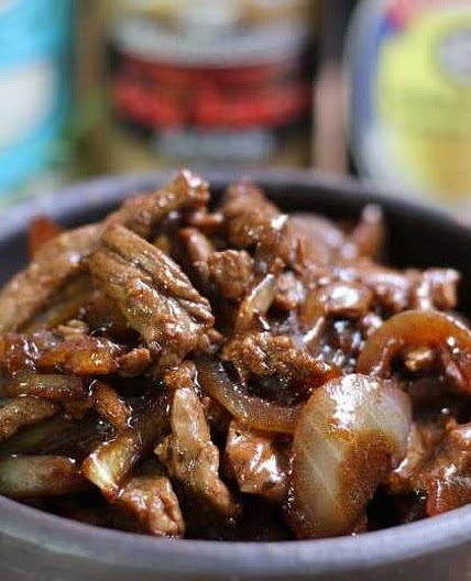 Boeuf sauté aux oignons