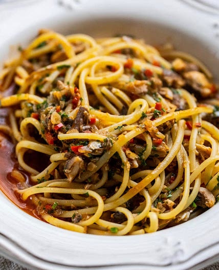 Spaghetti with sardines and chilli
