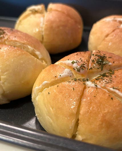 Korean Cream Cheese Garlic Butter Bread 