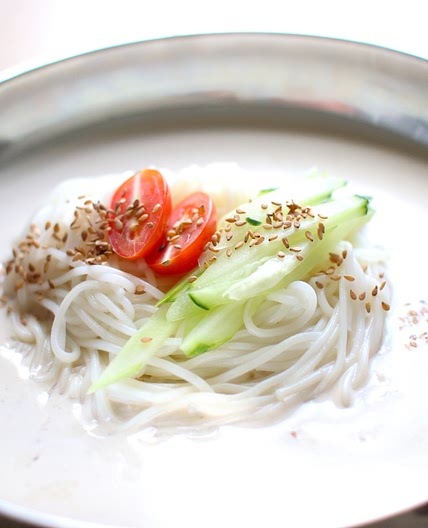 Cold Soybean Noodles | 콩국수  (Kongguksu)
