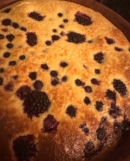 Blueberry and sour cream pie