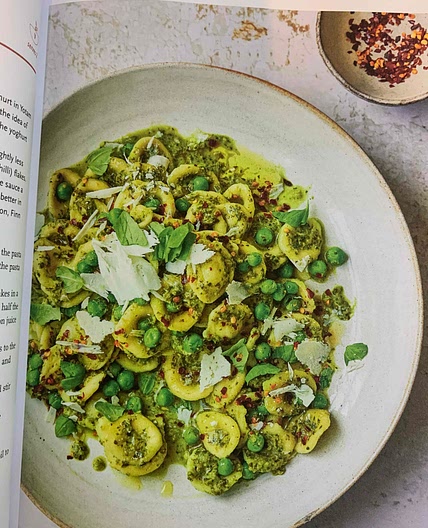 Green yoghurt pasta