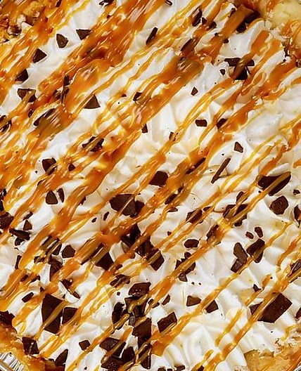 No-Bake Creamy Caramel Chocolate Pie
