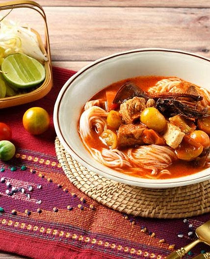 Pasta with Nam Ngiao Sauce
